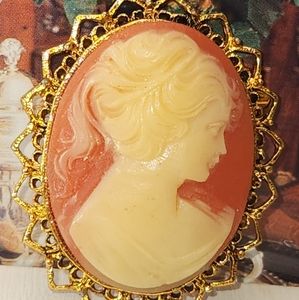 #2079, LAURENTIAN MANUFACTURING LJM 1950's FAUX CAMEO BROOCH 2"IN BY 1.5"IN